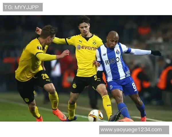 国王杯波尔图与多特蒙德战平乌龙球引发争议判罚全场沸腾